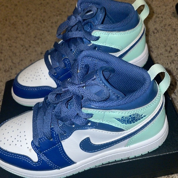 Preschool Jordan 1 Mid - Picture 2 of 6